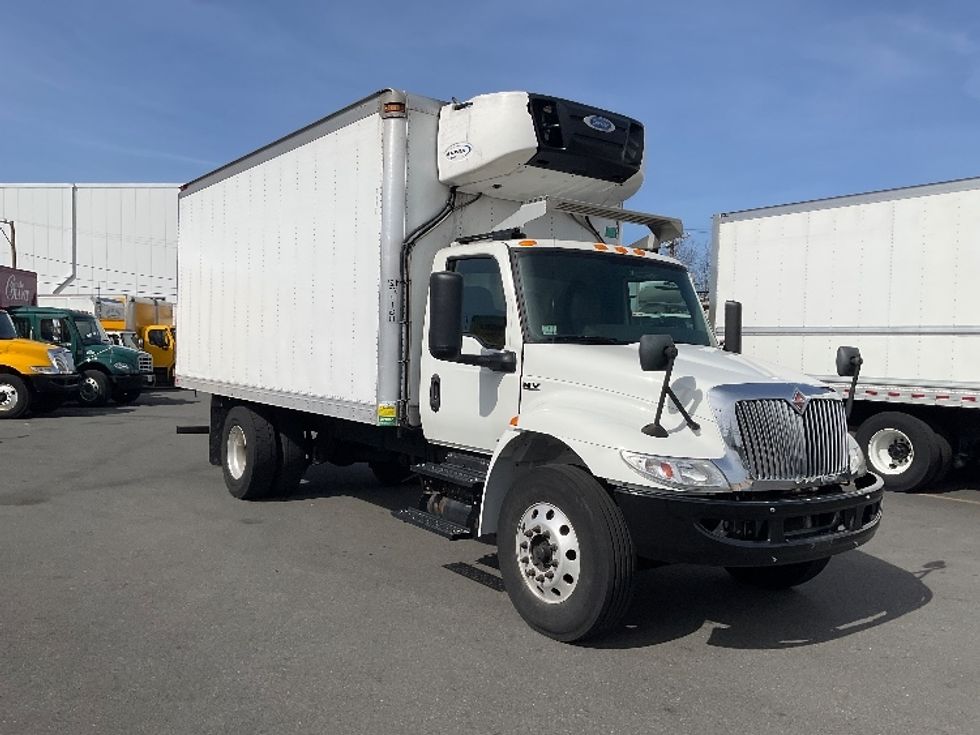 Refrigerated Truck-Light and Medium Duty Trucks-International-2020-MV607-Braintree-MA-180,532\n\t\tmiles-$ 47,250 - Image 1