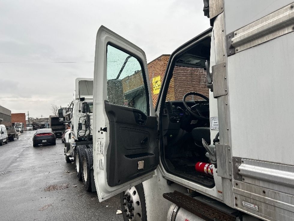 Refrigerated Truck-Light and Medium Duty Trucks-International-2020-MV607-Bronx-NY-184,998\n\t\tmiles-$ 49,250 - Image 16