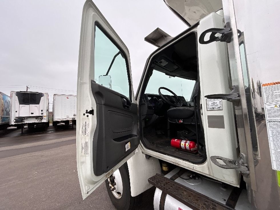 Refrigerated Truck-Light and Medium Duty Trucks-International-2020-MV607-Brooklyn Park-MN-101,672\n\t\tmiles-$ 76,000 - Image 16