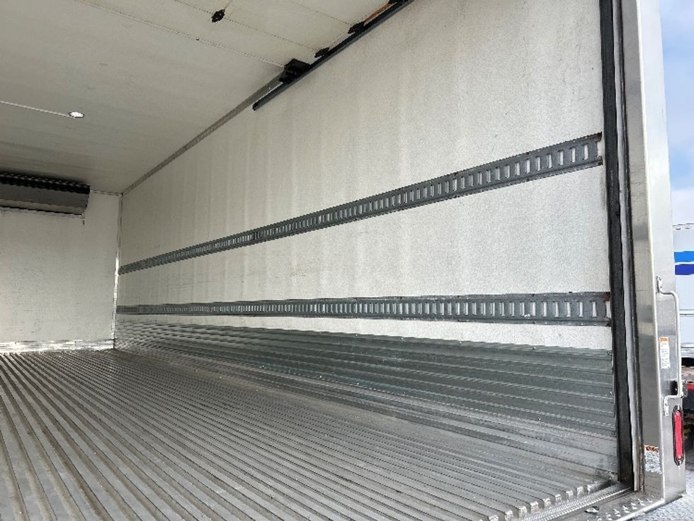Refrigerated Truck-Light and Medium Duty Trucks-International-2020-MV607-Brooklyn Park-MN-122,532\n\t\tmiles-$ 53,750 - Image 12