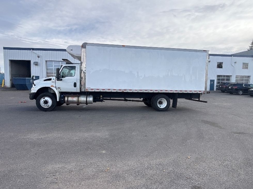 Refrigerated Truck-Light and Medium Duty Trucks-International-2020-MV607-Calgary-AB-353,539\n\t\tkm-$ 48,750 - Image 4