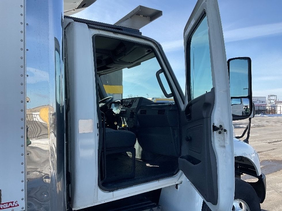 Refrigerated Truck-Light and Medium Duty Trucks-International-2020-MV607-Cambridge-ON-288,516\n\t\tkm-$ 72,250 - Image 19