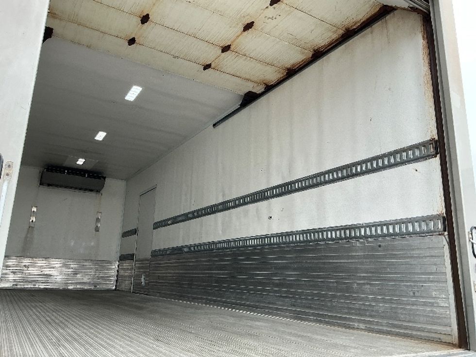 Refrigerated Truck-Light and Medium Duty Trucks-International-2020-MV607-Cambridge-ON-493,292\n\t\tkm-$ 33,000 - Image 11