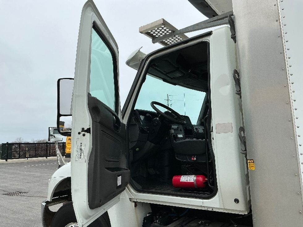 Refrigerated Truck-Light and Medium Duty Trucks-International-2020-MV607-Cambridge-ON-493,292\n\t\tkm-$ 33,000 - Image 15