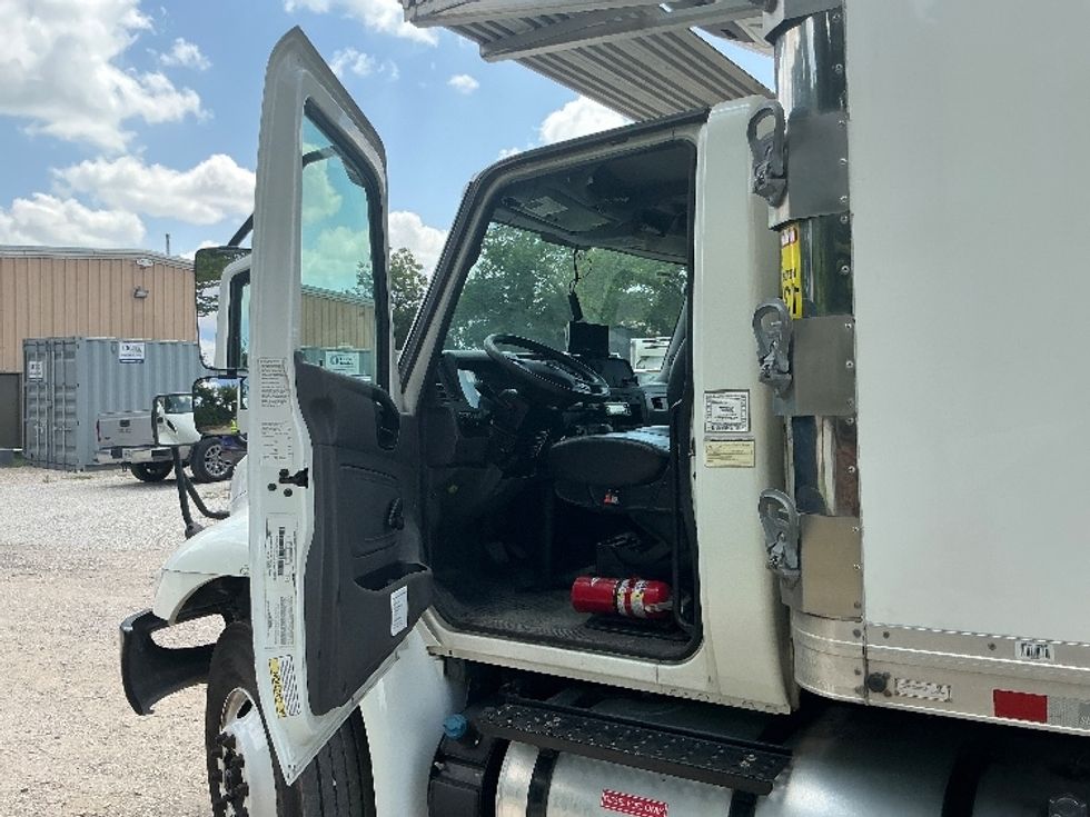 Refrigerated Truck-Light and Medium Duty Trucks-International-2020-MV607-Dallas-TX-220,113\n\t\tmiles-$ 40,250 - Image 16