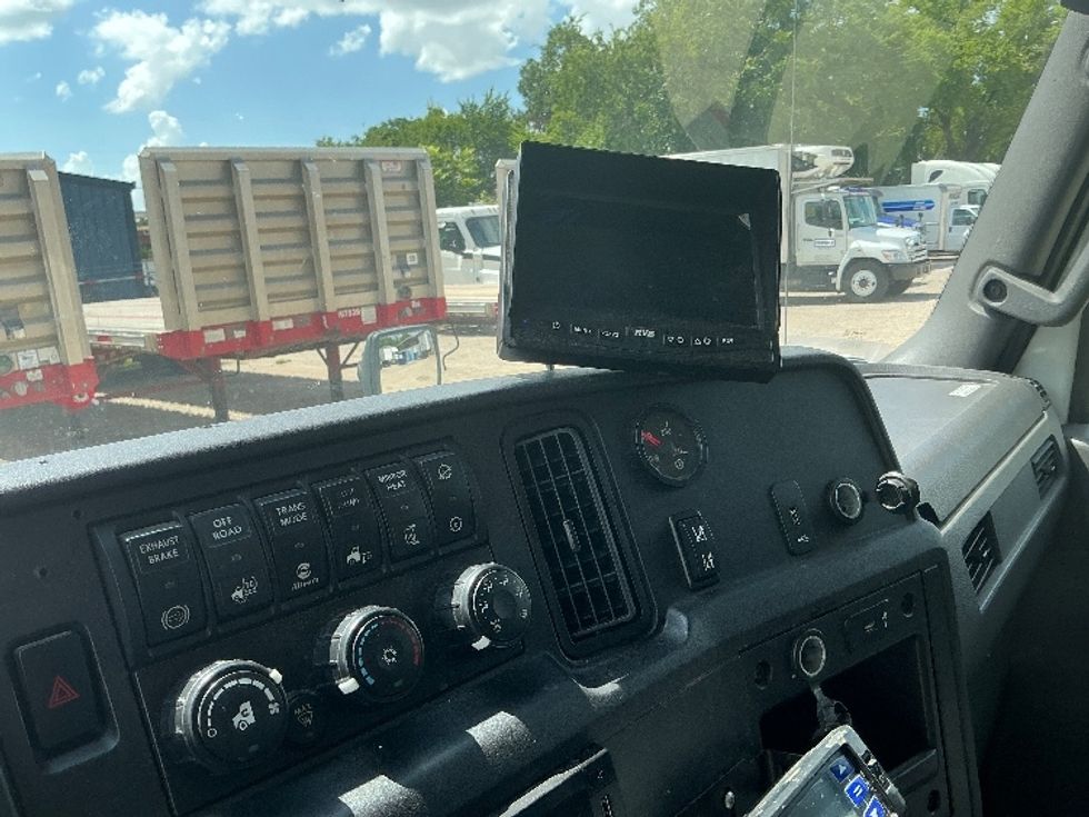 Refrigerated Truck-Light and Medium Duty Trucks-International-2020-MV607-Dallas-TX-288,143\n\t\tmiles-$ 29,000 - Image 25