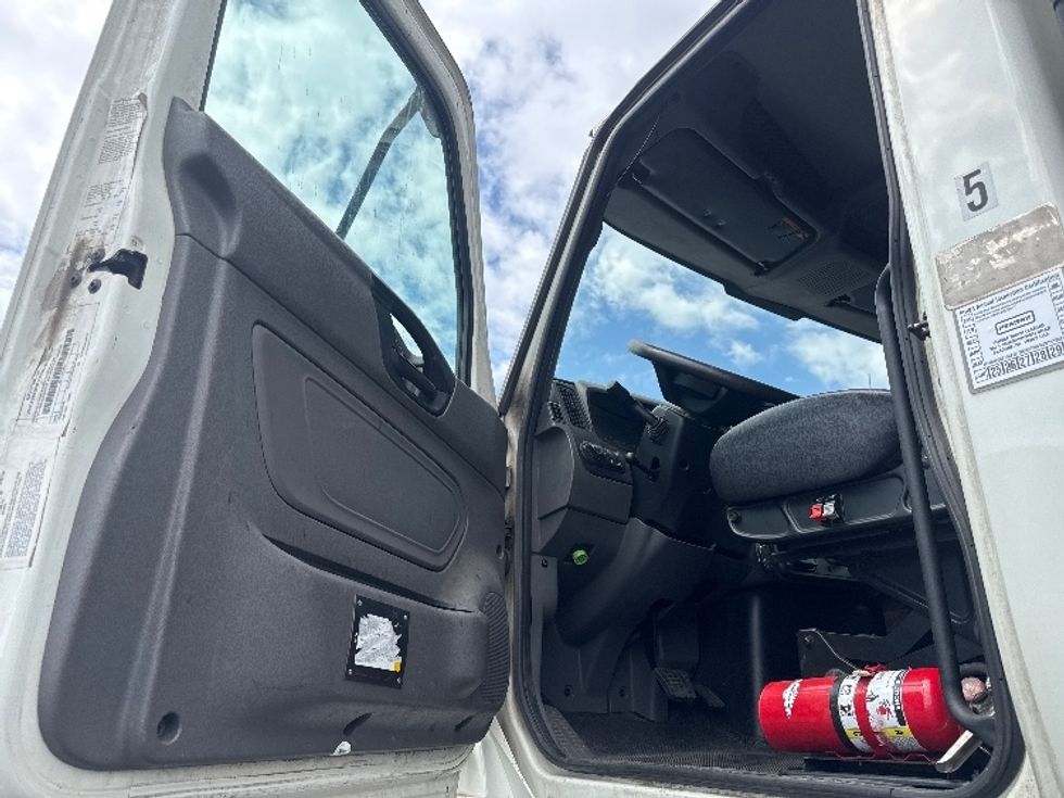 Refrigerated Truck-Light and Medium Duty Trucks-International-2020-MV607-Denver-CO-152,338\n\t\tmiles-$ 45,750 - Image 15
