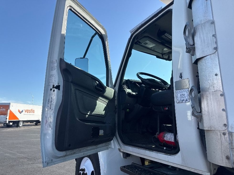 Refrigerated Truck-Light and Medium Duty Trucks-International-2020-MV607-Denver-CO-192,707\n\t\tmiles-$ 37,750 - Image 15