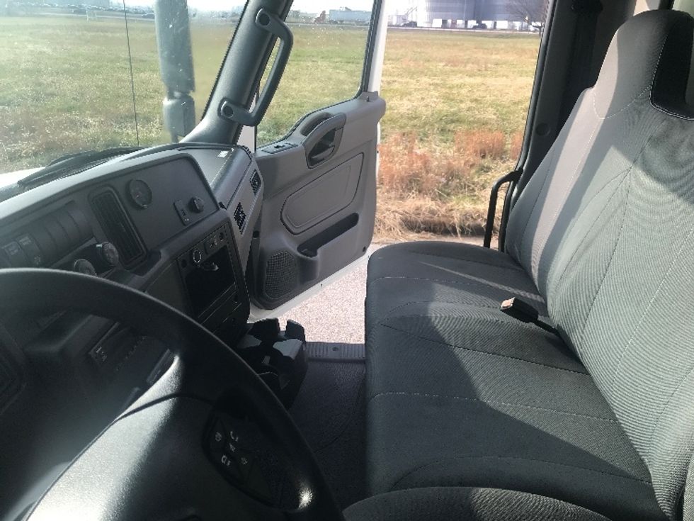 Refrigerated Truck-Light and Medium Duty Trucks-International-2020-MV607-Evansville-IN-195,609\n\t\tmiles-$ 42,500 - Image 19