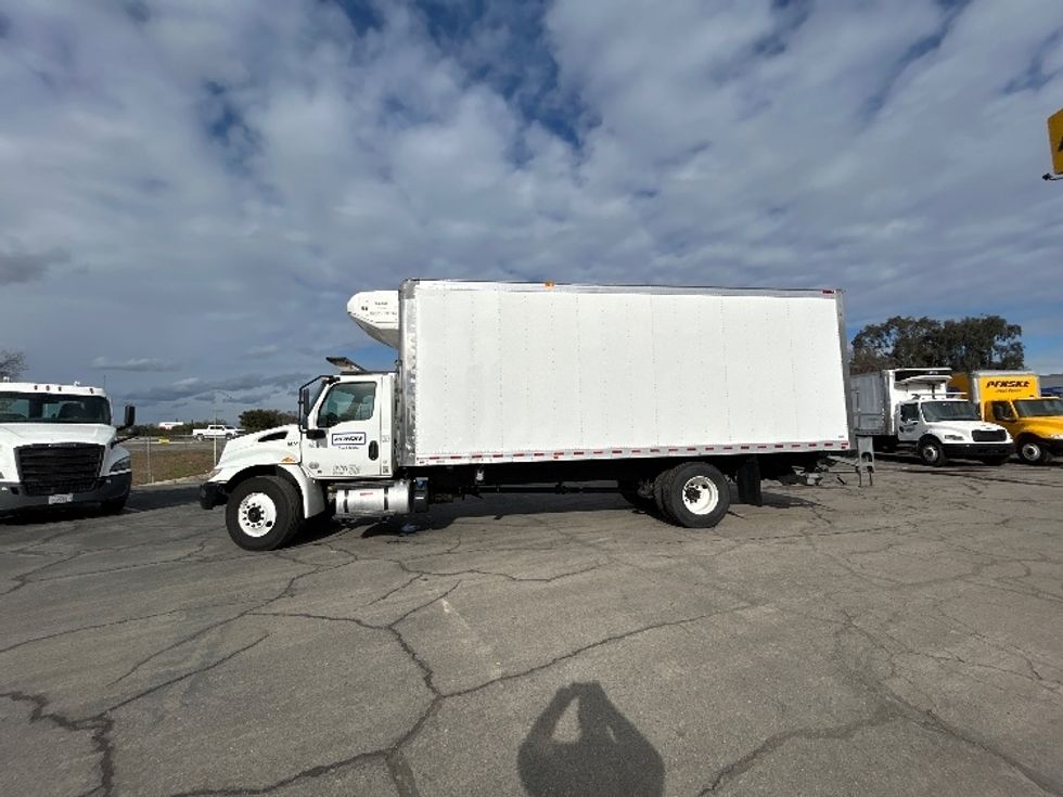 Refrigerated Truck-Light and Medium Duty Trucks-International-2020-MV607-Fresno-CA-120,932\n\t\tmiles-$ 66,250 - Image 4