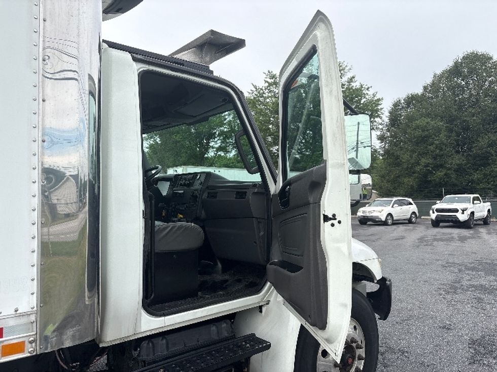 Refrigerated Truck-Light and Medium Duty Trucks-International-2020-MV607-Harrisburg-PA-165,599\n\t\tmiles-$ 49,750 - Image 19