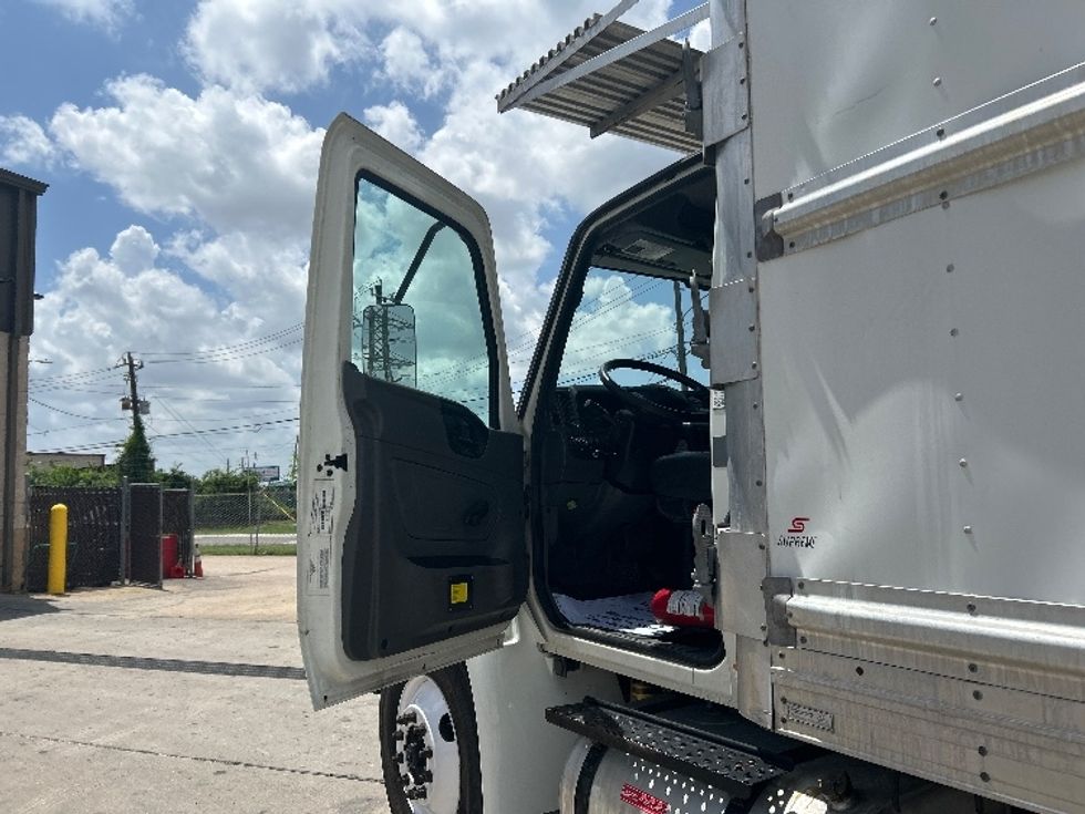 Refrigerated Truck-Light and Medium Duty Trucks-International-2020-MV607-Houston-TX-215,942\n\t\tmiles-$ 53,250 - Image 16
