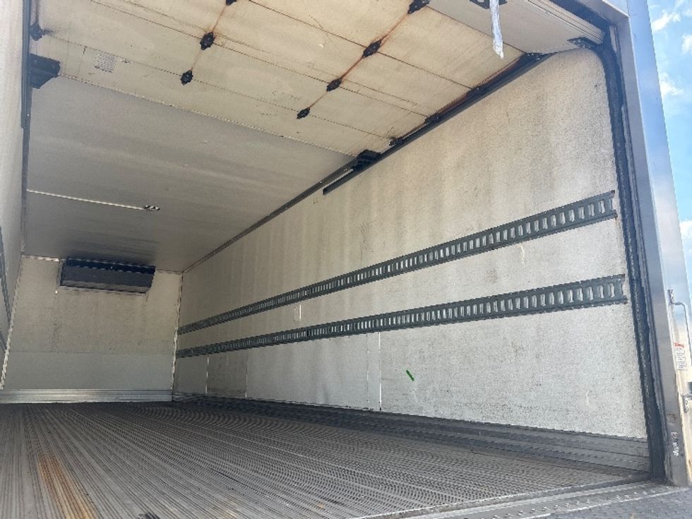 Refrigerated Truck-Light and Medium Duty Trucks-International-2020-MV607-La Porte-IN-188,797\n\t\tmiles-$ 52,750 - Image 12