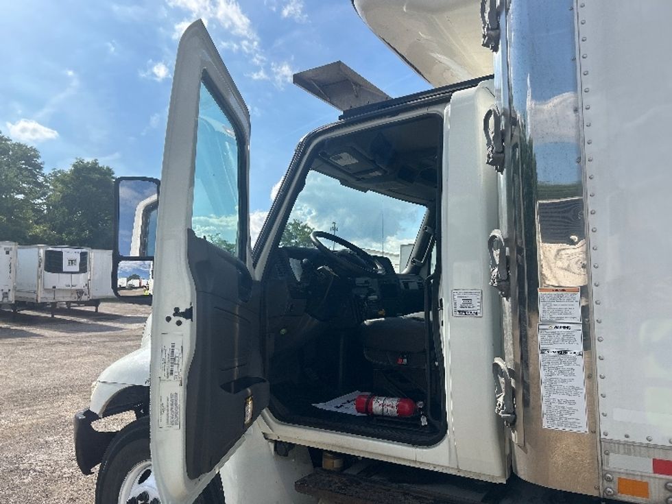 Refrigerated Truck-Light and Medium Duty Trucks-International-2020-MV607-La Porte-IN-188,797\n\t\tmiles-$ 52,750 - Image 16