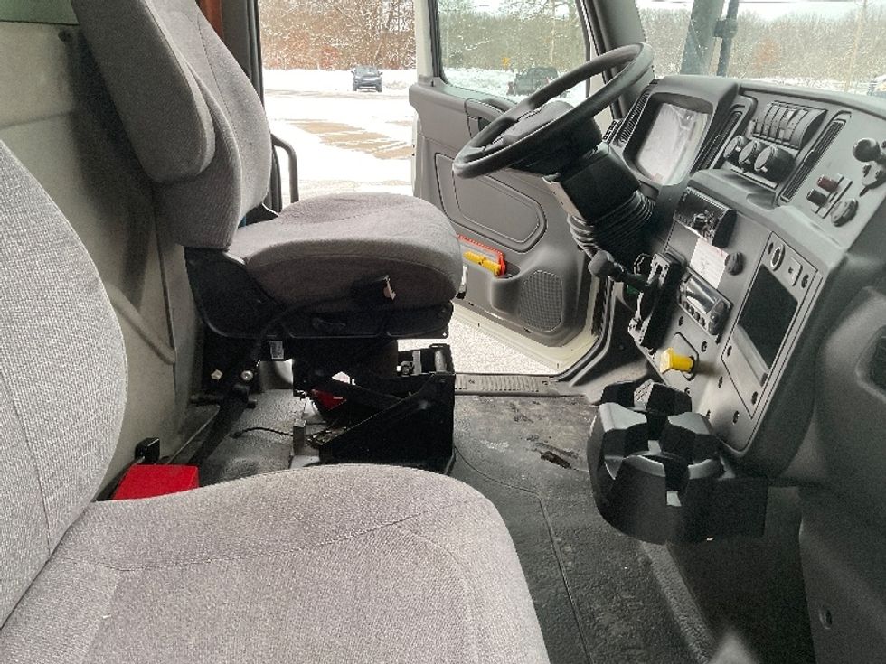 Refrigerated Truck-Light and Medium Duty Trucks-International-2020-MV607-Lansing-MI-462,848\n\t\tmiles-$ 21,750 - Image 22