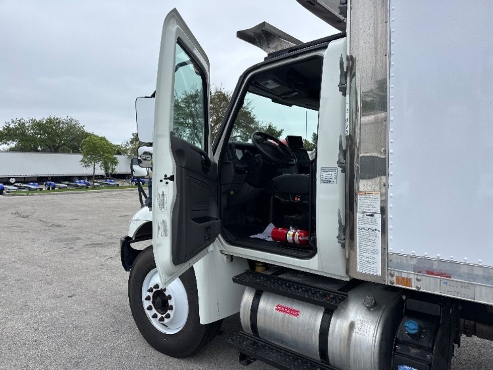 Refrigerated Truck-Light and Medium Duty Trucks-International-2020-MV607-Medley-FL-55,305\n\t\tmiles-$ 60,500 - Image 16