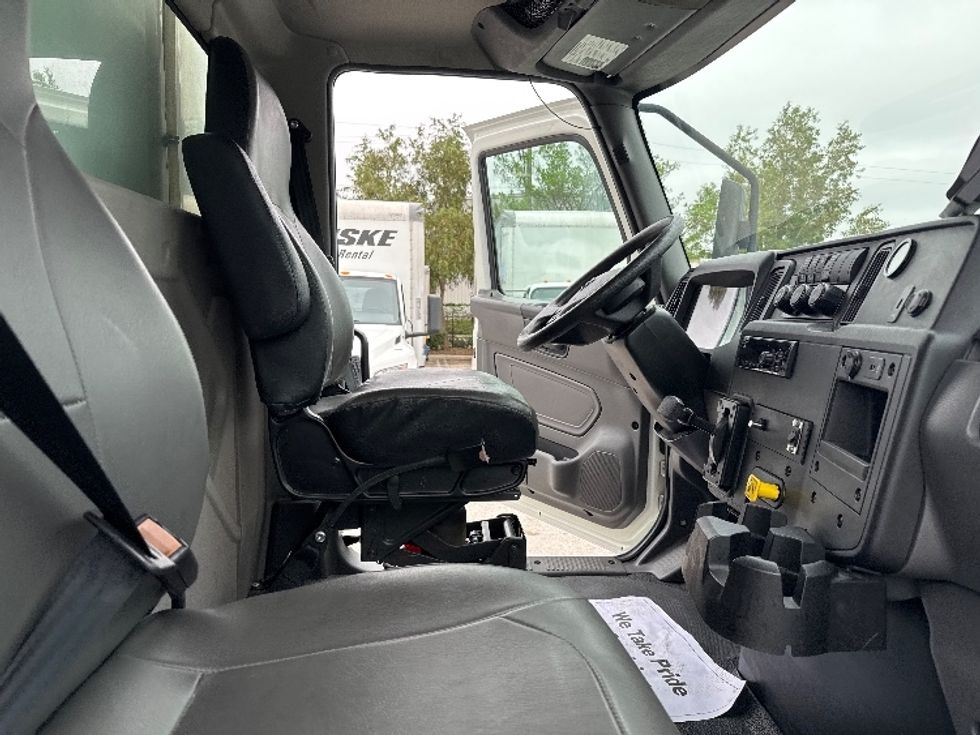 Refrigerated Truck-Light and Medium Duty Trucks-International-2020-MV607-Medley-FL-55,305\n\t\tmiles-$ 60,500 - Image 22