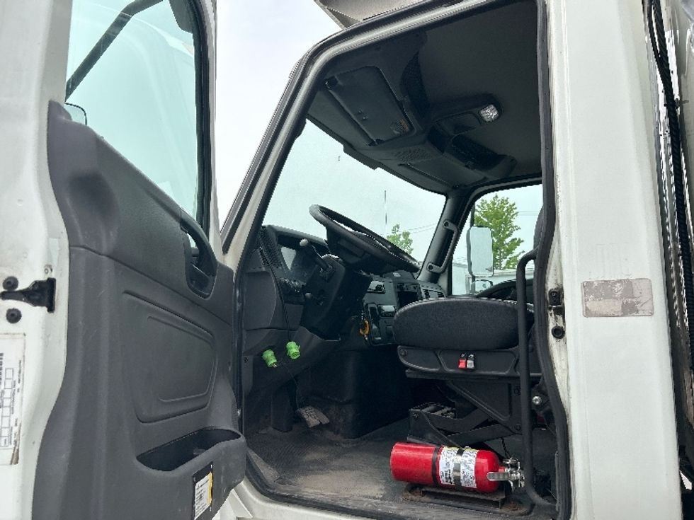 Refrigerated Truck-Light and Medium Duty Trucks-International-2020-MV607-Montreal-PQ-333,421\n\t\tkm-$ 67,000 - Image 16