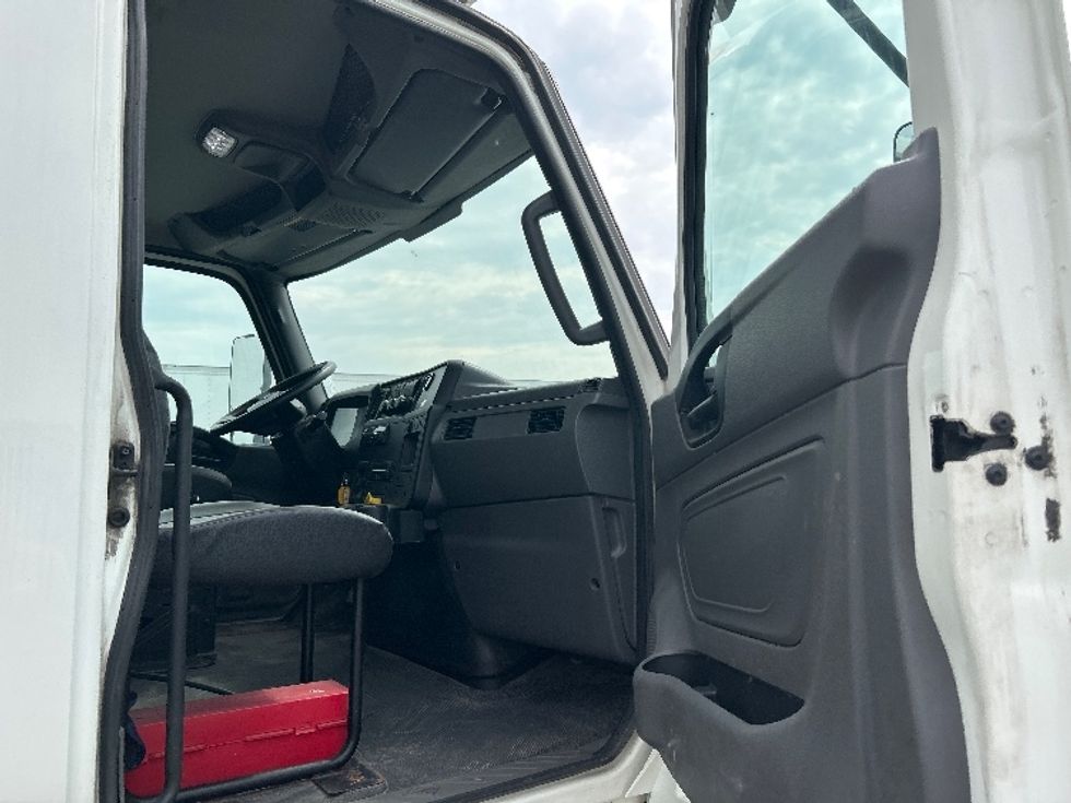 Refrigerated Truck-Light and Medium Duty Trucks-International-2020-MV607-Montreal-PQ-333,421\n\t\tkm-$ 67,000 - Image 20