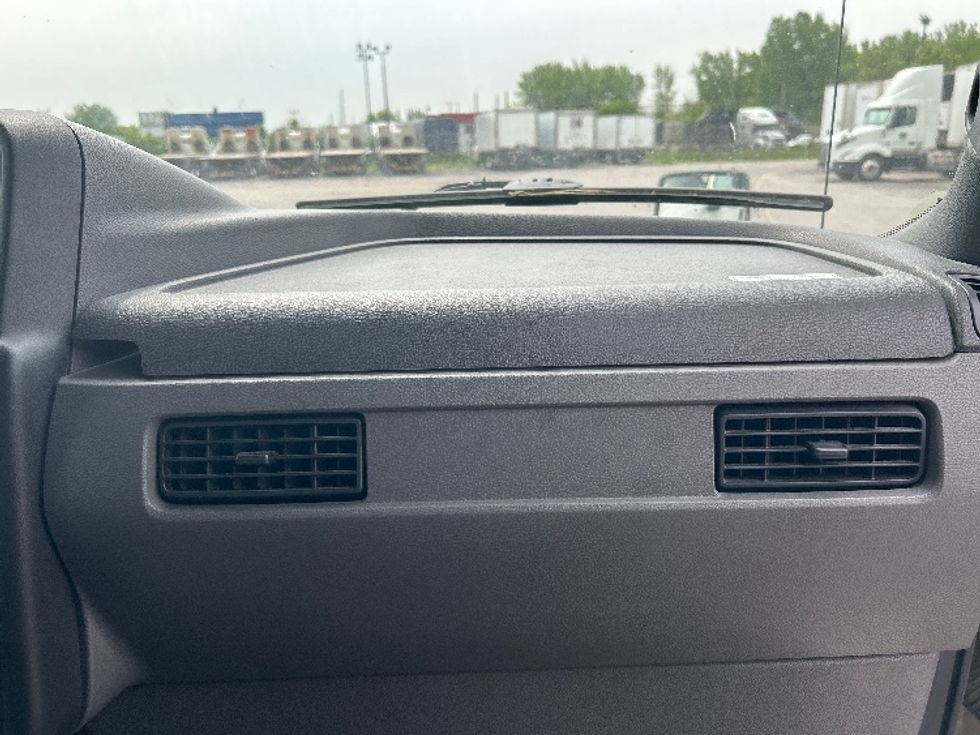 Refrigerated Truck-Light and Medium Duty Trucks-International-2020-MV607-Montreal-PQ-333,421\n\t\tkm-$ 67,000 - Image 21
