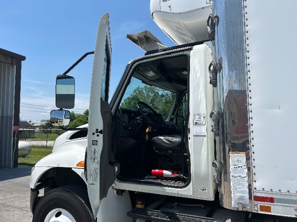 Refrigerated Truck-Light and Medium Duty Trucks-International-2020-MV607-Ocala-FL-177,357\n\t\tmiles-$ 61,000 - Image 16
