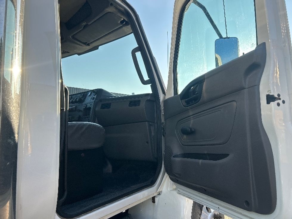 Refrigerated Truck-Light and Medium Duty Trucks-International-2020-MV607-Pittsburgh-PA-184,250\n\t\tmiles-$ 59,750 - Image 18