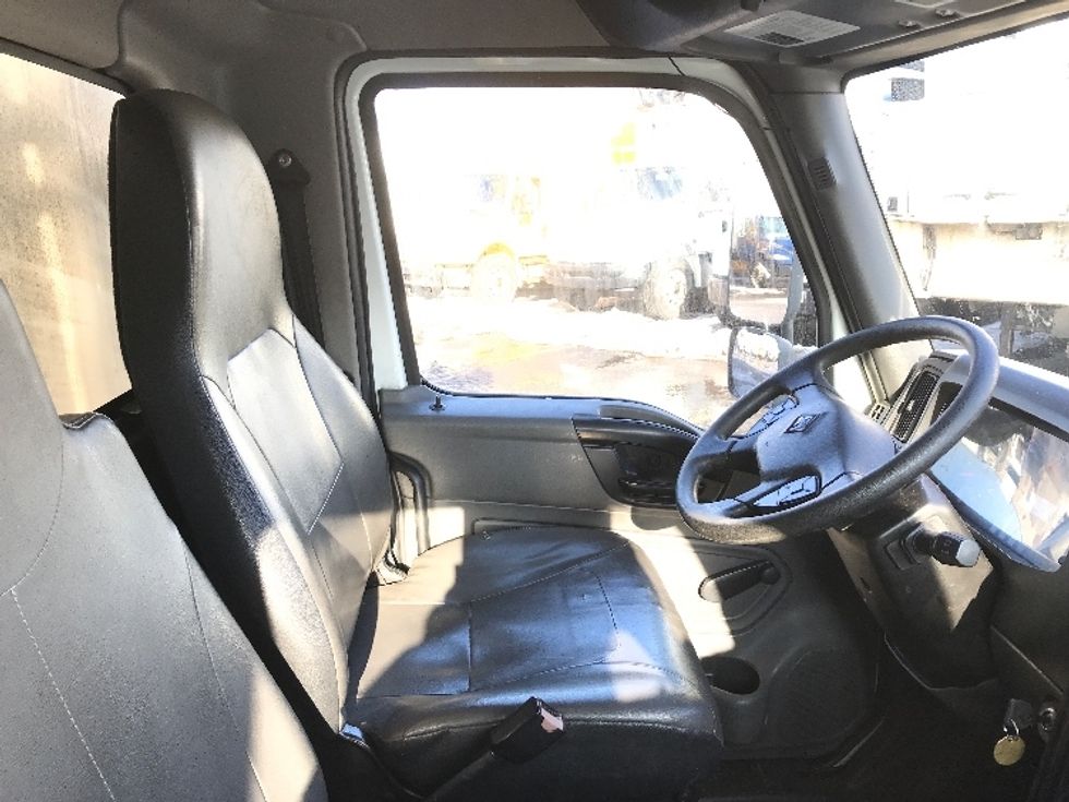 Refrigerated Truck-Light and Medium Duty Trucks-International-2020-MV607-Scarborough-ON-214,153\n\t\tkm-$ 72,250 - Image 22