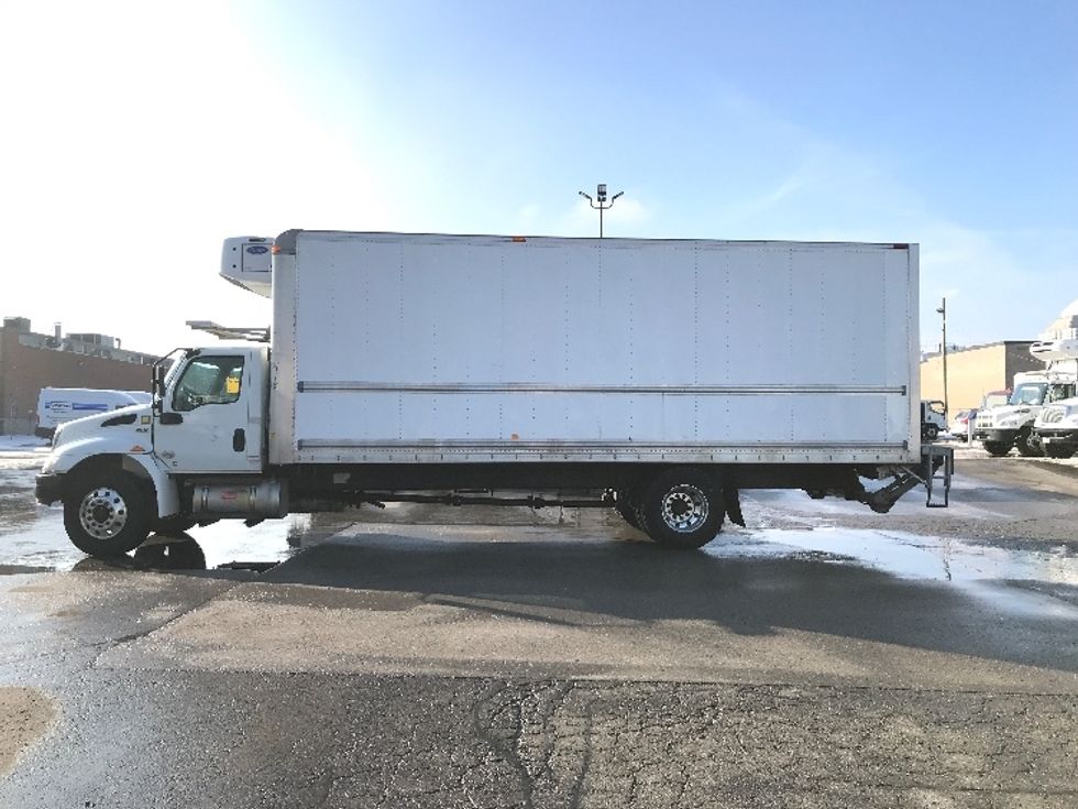 Refrigerated Truck-Light and Medium Duty Trucks-International-2020-MV607-Scarborough-ON-214,153\n\t\tkm-$ 72,250 - Image 4