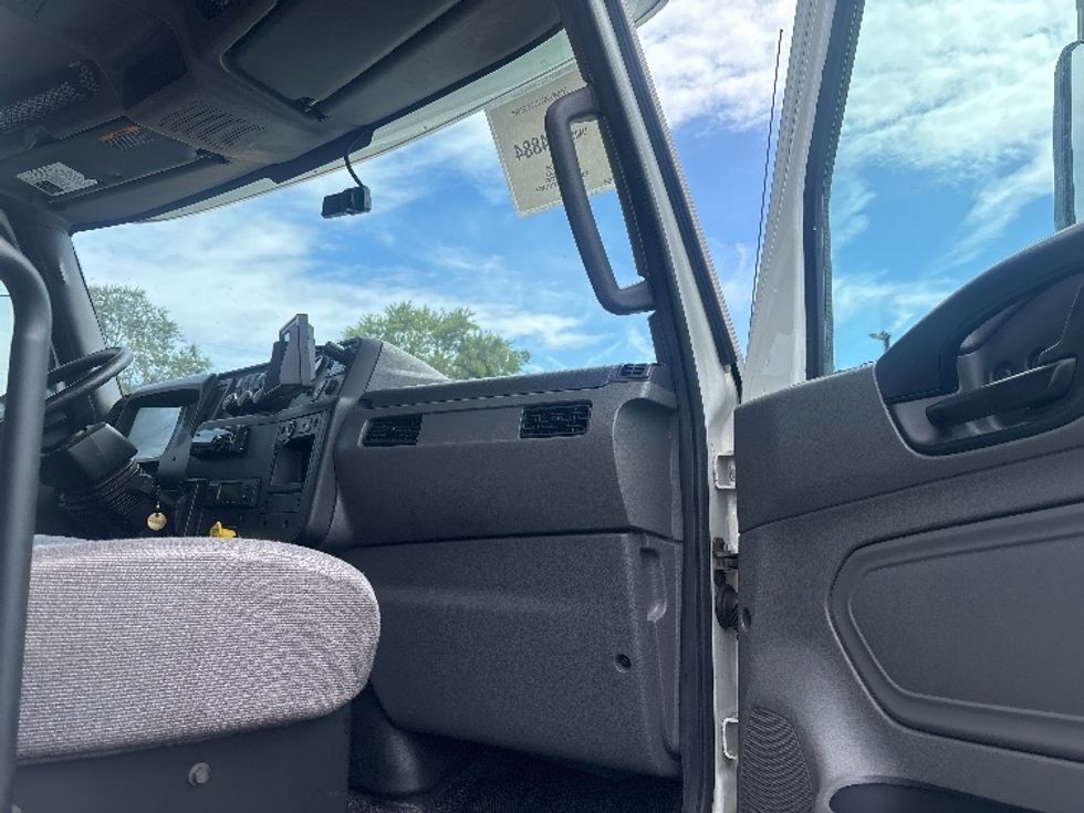 Refrigerated Truck-Light and Medium Duty Trucks-International-2020-MV607-South Plainfield-NJ-230,000\n\t\tmiles-$ 27,750 - Image 19