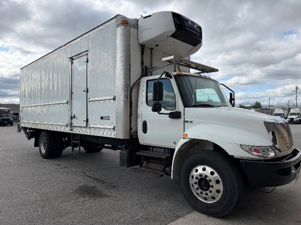 Refrigerated Truck-Light and Medium Duty Trucks-International-2020-MV607-Stoney Creek-ON-176,131\n\t\tkm-$ 71,000 - Image 1