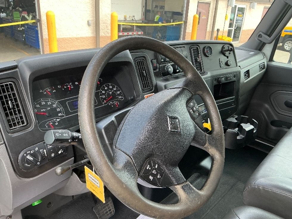 Refrigerated Truck-Light and Medium Duty Trucks-International-2020-MV607-Stoney Creek-ON-176,131\n\t\tkm-$ 71,000 - Image 17