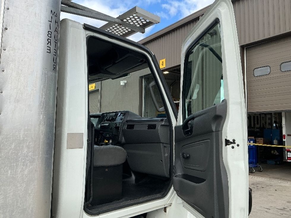 Refrigerated Truck-Light and Medium Duty Trucks-International-2020-MV607-Stoney Creek-ON-176,131\n\t\tkm-$ 71,000 - Image 20