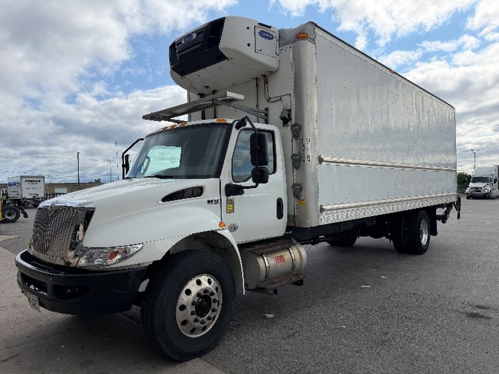 Refrigerated Truck-Light and Medium Duty Trucks-International-2020-MV607-Stoney Creek-ON-176,131\n\t\tkm-$ 71,000 - Image 3
