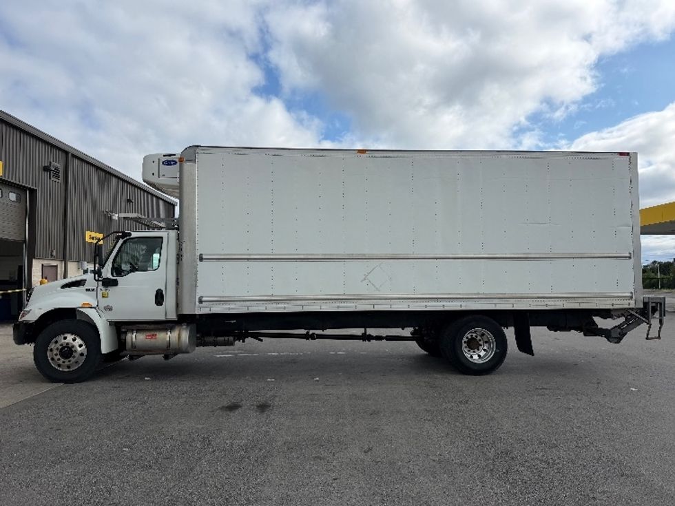 Refrigerated Truck-Light and Medium Duty Trucks-International-2020-MV607-Stoney Creek-ON-176,131\n\t\tkm-$ 71,000 - Image 4