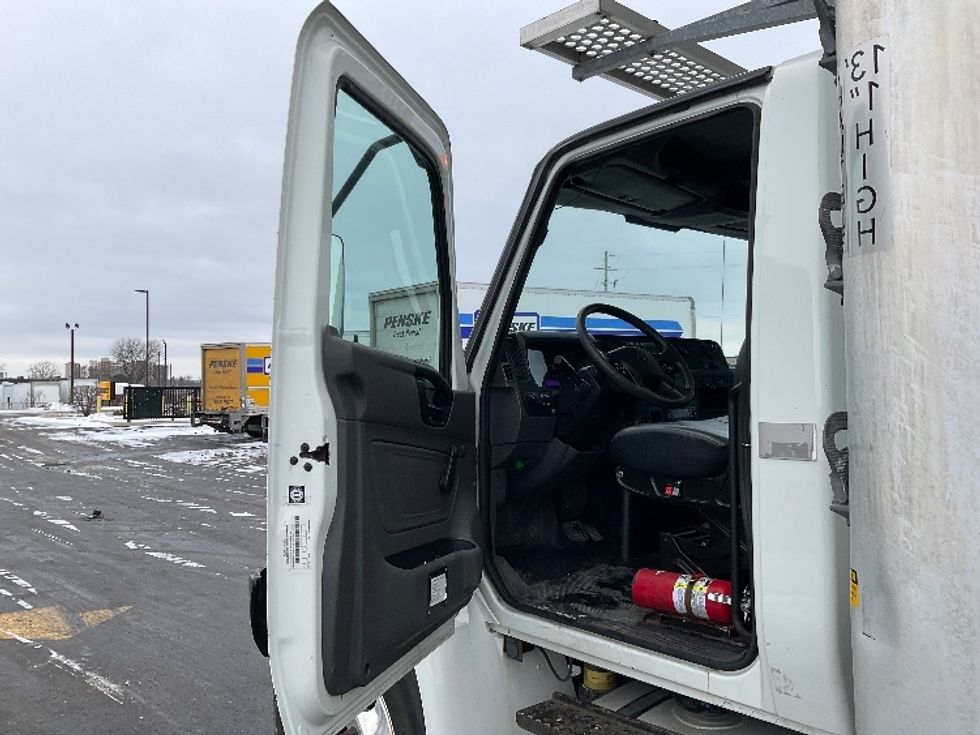 Refrigerated Truck-Light and Medium Duty Trucks-International-2020-MV607-Stoney Creek-ON-253,540\n\t\tkm-$ 67,000 - Image 16