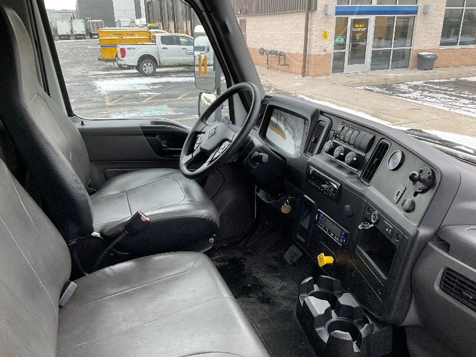Refrigerated Truck-Light and Medium Duty Trucks-International-2020-MV607-Stoney Creek-ON-253,540\n\t\tkm-$ 67,000 - Image 22