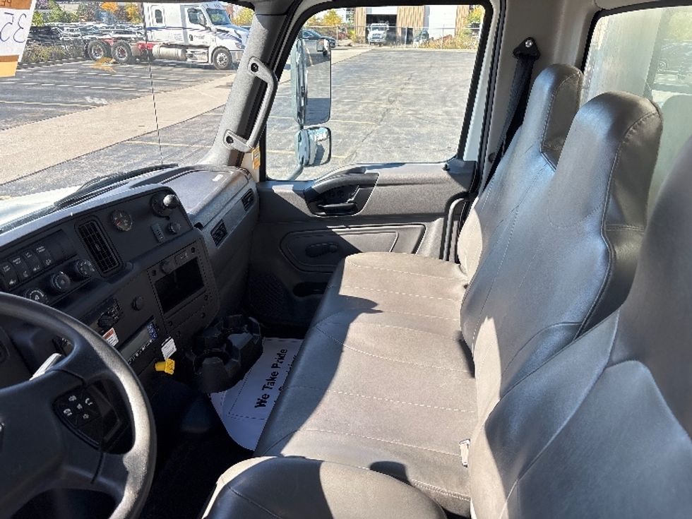 Refrigerated Truck-Light and Medium Duty Trucks-International-2020-MV607-Toronto-ON-275,200\n\t\tkm-$ 60,000 - Image 19