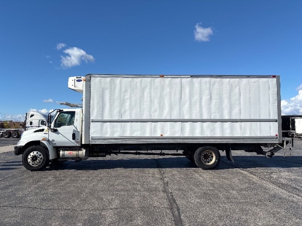 Refrigerated Truck-Light and Medium Duty Trucks-International-2020-MV607-Toronto-ON-275,200\n\t\tkm-$ 60,000 - Image 4
