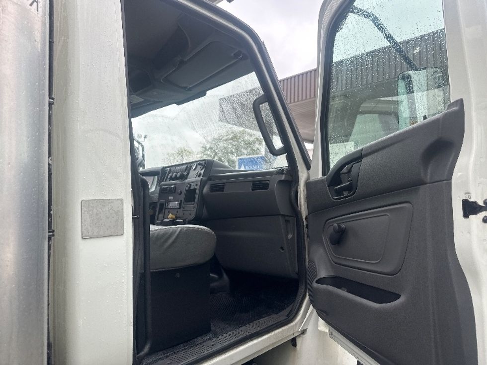 Refrigerated Truck-Light and Medium Duty Trucks-International-2020-MV607-Toronto-ON-353,705\n\t\tkm-$ 58,250 - Image 20