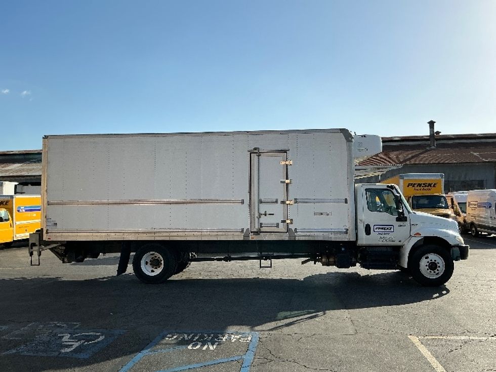 Refrigerated Truck-Light and Medium Duty Trucks-International-2020-MV607-Torrance-CA-167,832\n\t\tmiles-$ 60,500 - Image 15