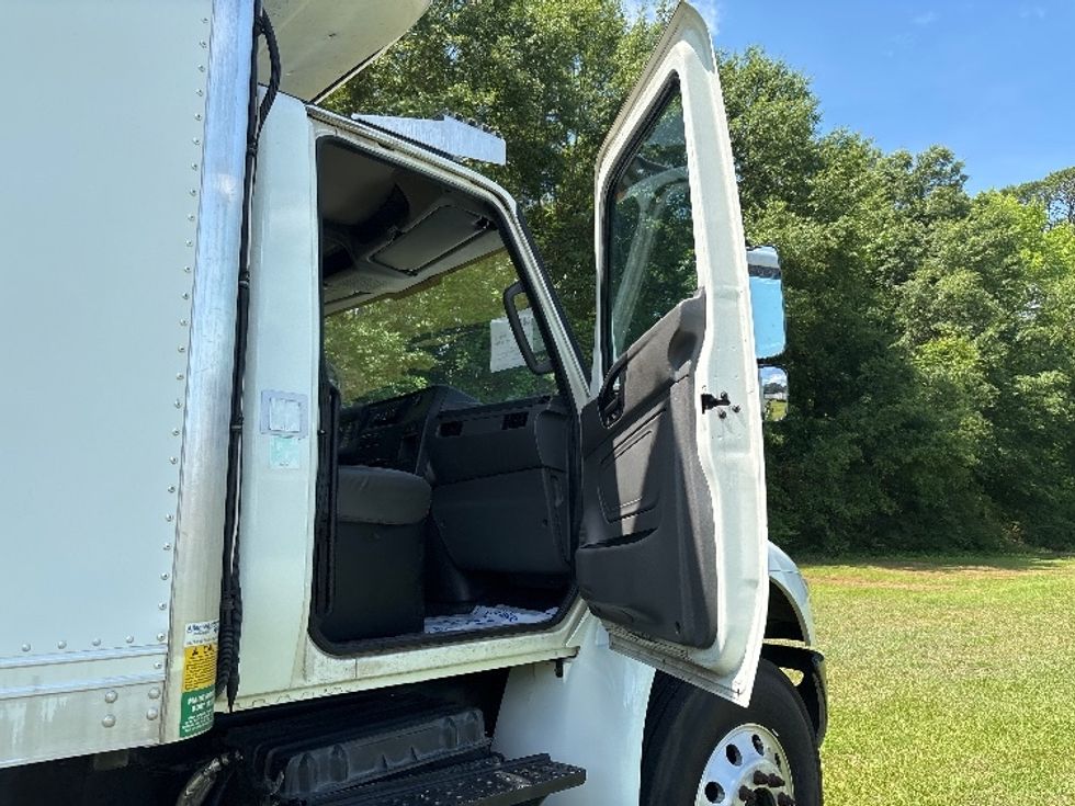 Refrigerated Truck-Light and Medium Duty Trucks-International-2020-MV607-Tuscaloosa-AL-193,629\n\t\tmiles-$ 62,250 - Image 19
