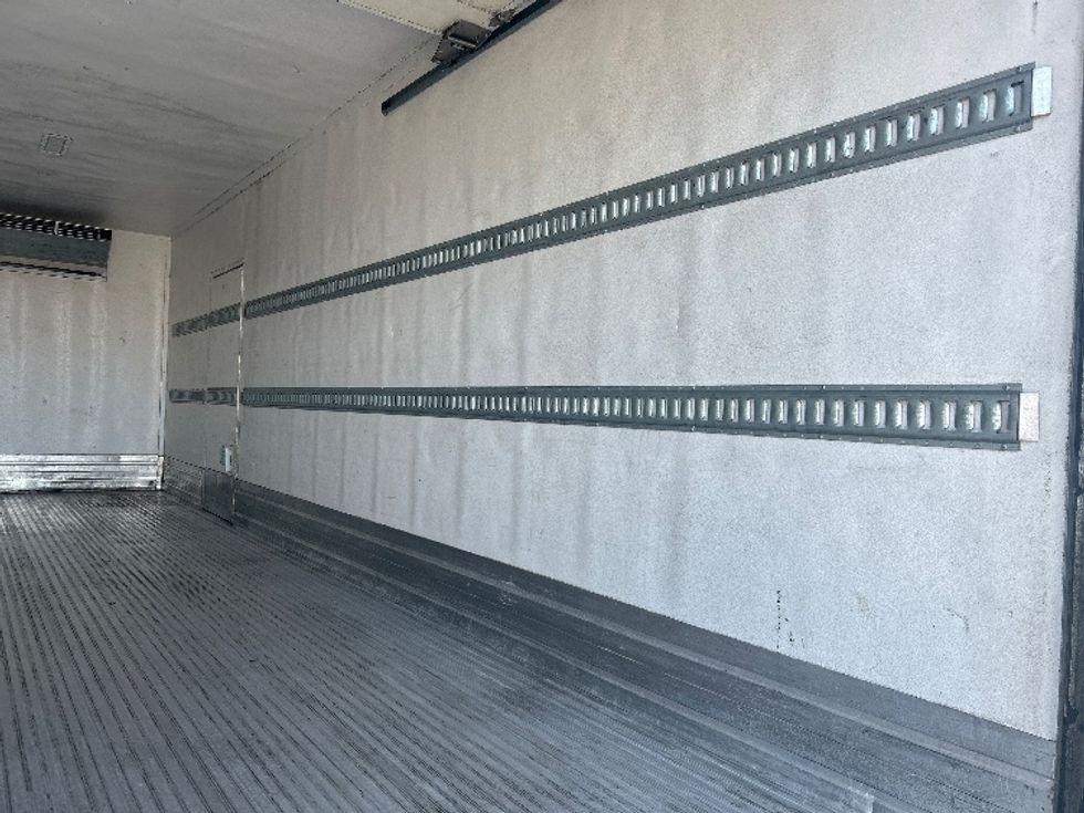 Refrigerated Truck-Light and Medium Duty Trucks-International-2020-MV607-West Sacramento-CA-190,306\n\t\tmiles-$ 62,000 - Image 12