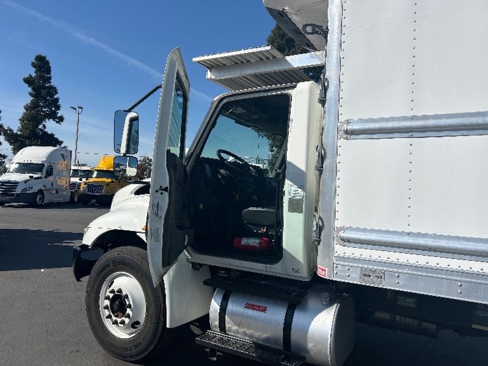 Refrigerated Truck-Light and Medium Duty Trucks-International-2020-MV607-West Sacramento-CA-190,306\n\t\tmiles-$ 62,000 - Image 16