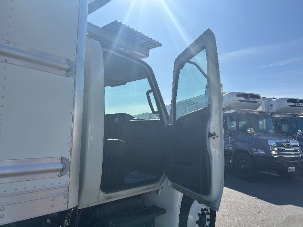 Refrigerated Truck-Light and Medium Duty Trucks-International-2020-MV607-West Sacramento-CA-190,306\n\t\tmiles-$ 62,000 - Image 19