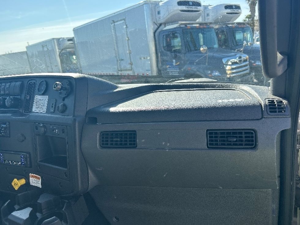 Refrigerated Truck-Light and Medium Duty Trucks-International-2020-MV607-West Sacramento-CA-190,306\n\t\tmiles-$ 62,000 - Image 20