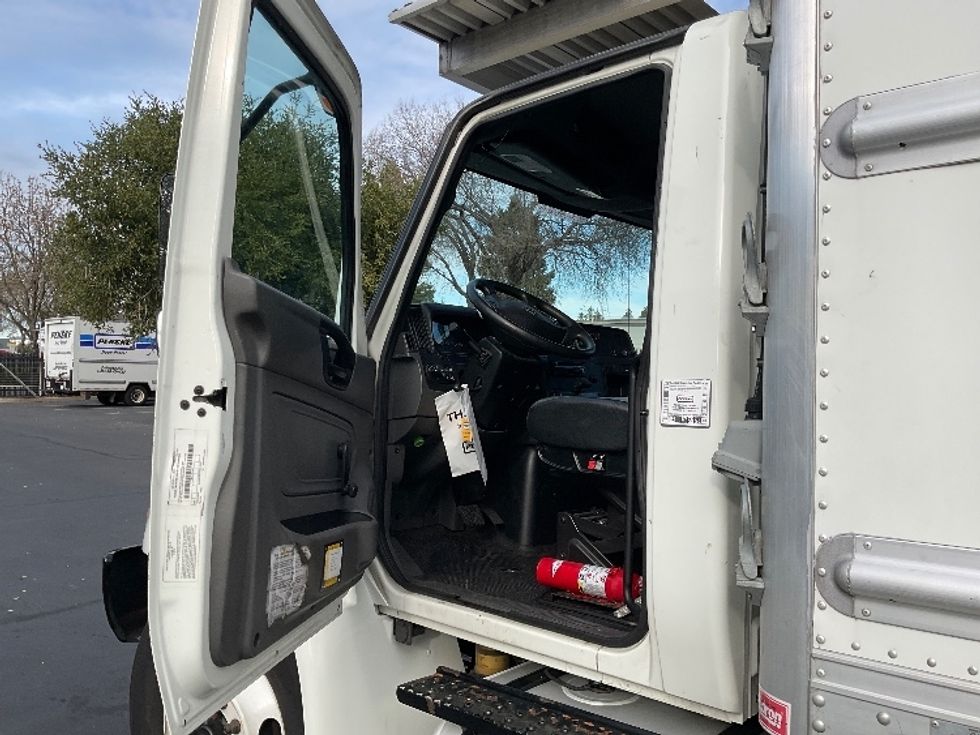 Refrigerated Truck-Light and Medium Duty Trucks-International-2020-MV607-West Sacramento-CA-192,260\n\t\tmiles-$ 63,250 - Image 16