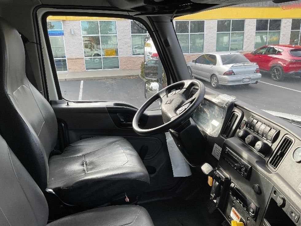 Refrigerated Truck-Light and Medium Duty Trucks-International-2020-MV607-West Sacramento-CA-192,260\n\t\tmiles-$ 63,250 - Image 22