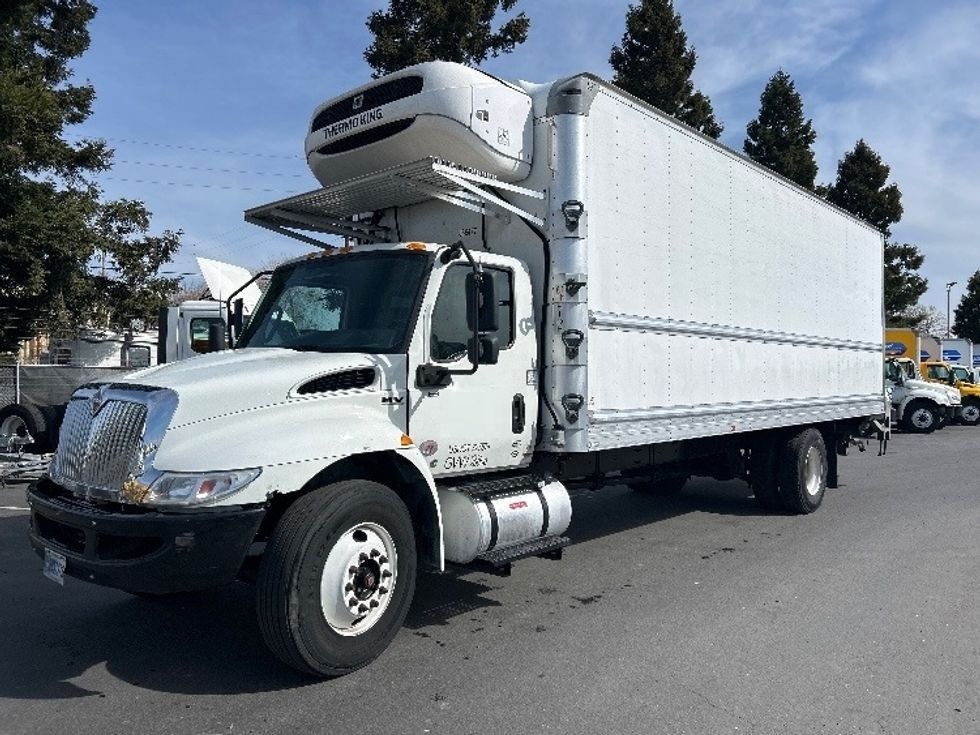 Refrigerated Truck-Light and Medium Duty Trucks-International-2020-MV607-West Sacramento-CA-217,984\n\t\tmiles-$ 62,250 - Image 3