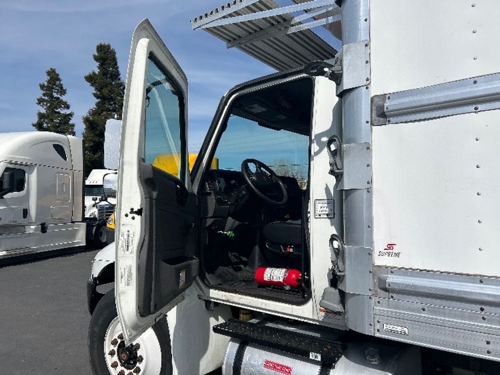 Refrigerated Truck-Light and Medium Duty Trucks-International-2020-MV607-West Sacramento-CA-217,984\n\t\tmiles-$ 62,250 - Image 16