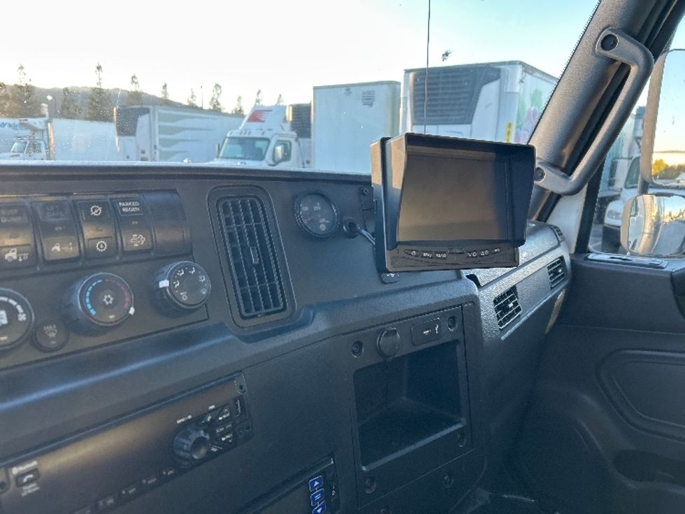 Refrigerated Truck-Light and Medium Duty Trucks-International-2020-MV607-West Sacramento-CA-218,299\n\t\tmiles-$ 56,000 - Image 25